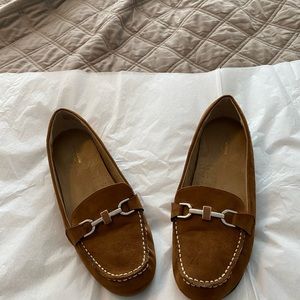 Womens Liz Claiborne loafers size 11w tan color with gold buckle at top of shoe